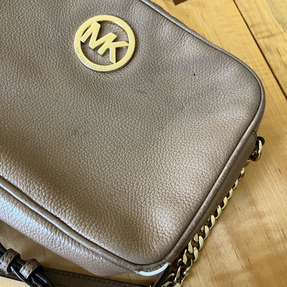 Michael Kors brown/tan cross body sling bag with chain Adjustable strap. - Picture 5 of 7